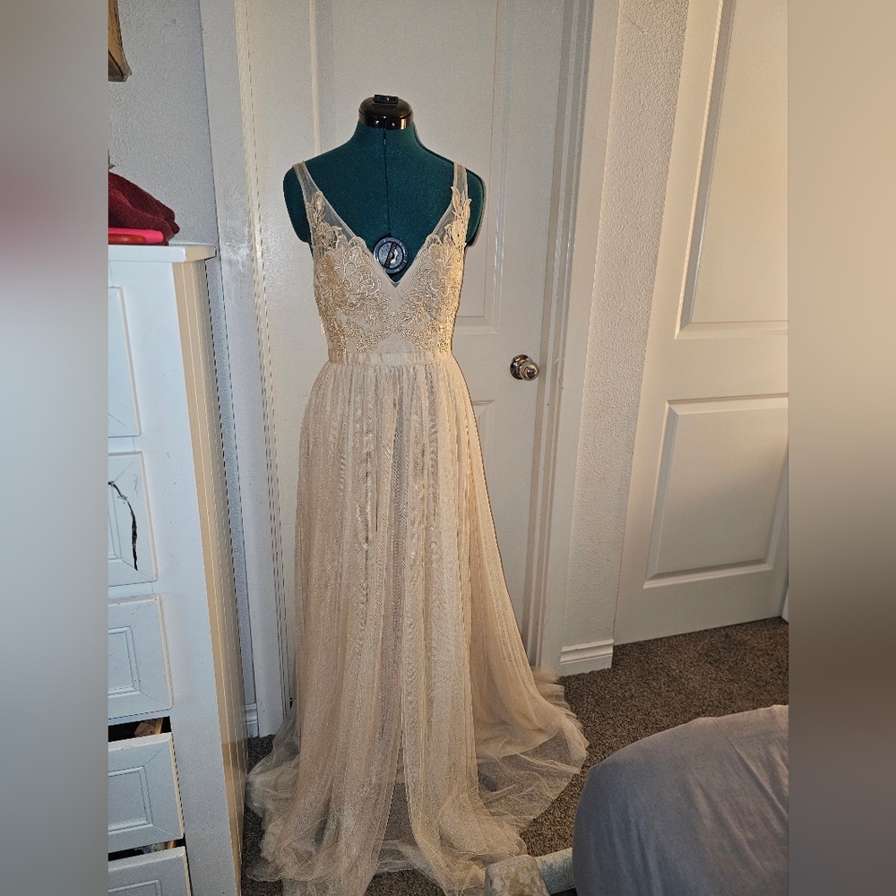 Fashion Nova Cream Lace V-Neck Tulle Gown